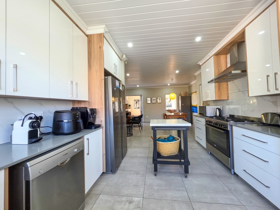 5 Bedroom Property for Sale in Stilbaai Wes Western Cape